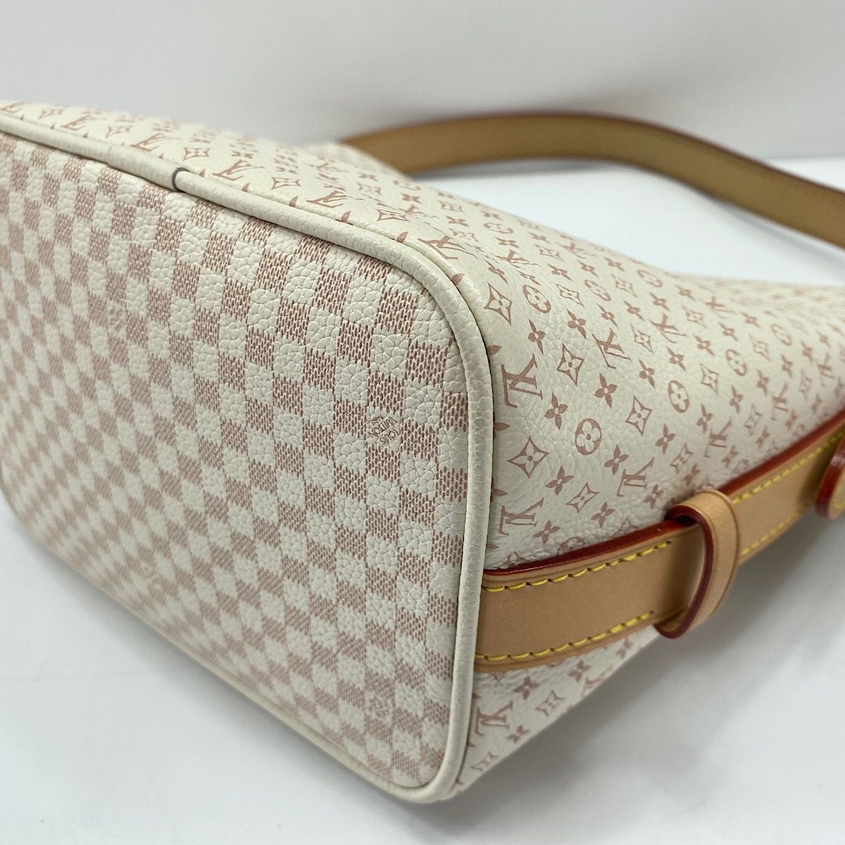 Louis Vuitton Handbag All in BB — view 8