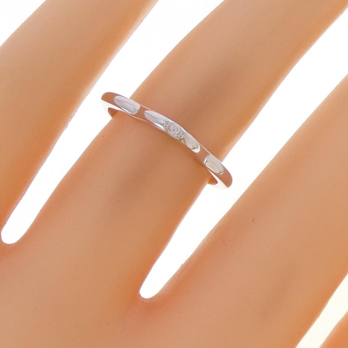 Chanel Camellia Ring White Gold — view 5