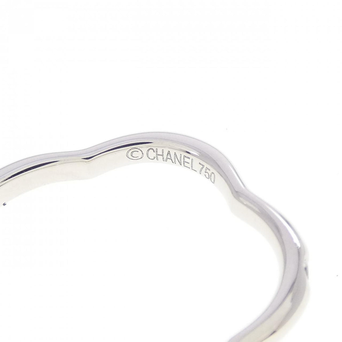 Chanel Camellia Ring White Gold — view 4