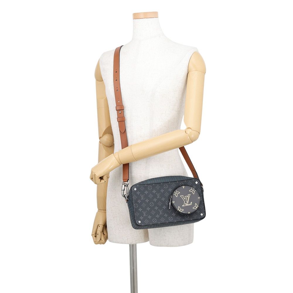Louis Vuitton Shoulder Bag Monogram Eclipse Volga on Strap Black — view 4