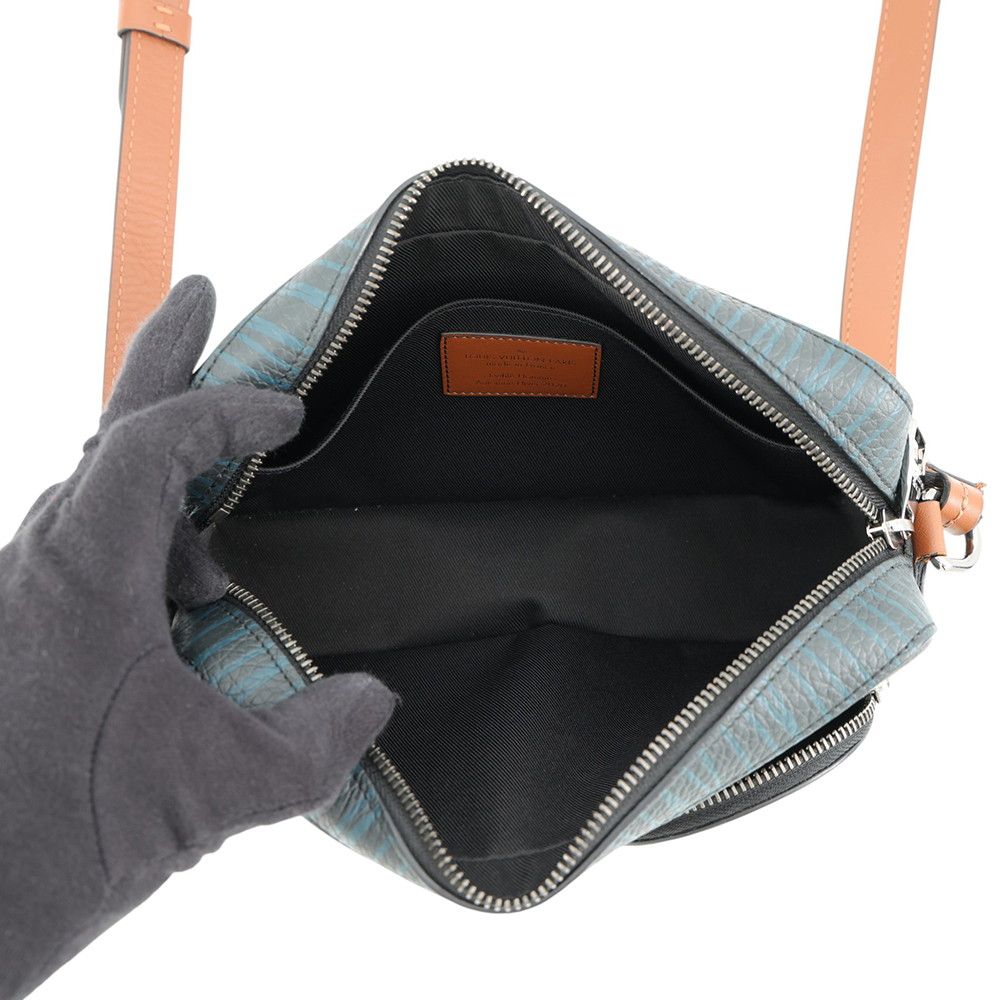 Louis Vuitton Shoulder Bag Monogram Eclipse Volga on Strap Black — view 5