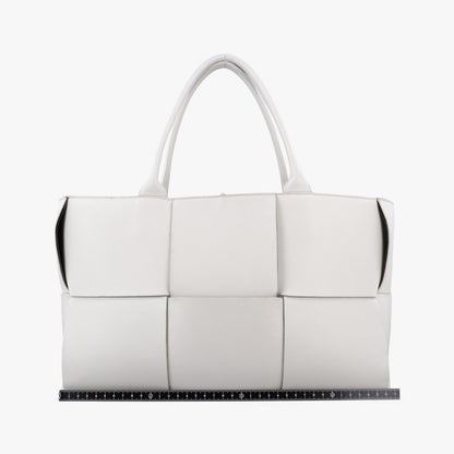 Bottega Veneta the Arco Tote Bag White Lambskin — view 2