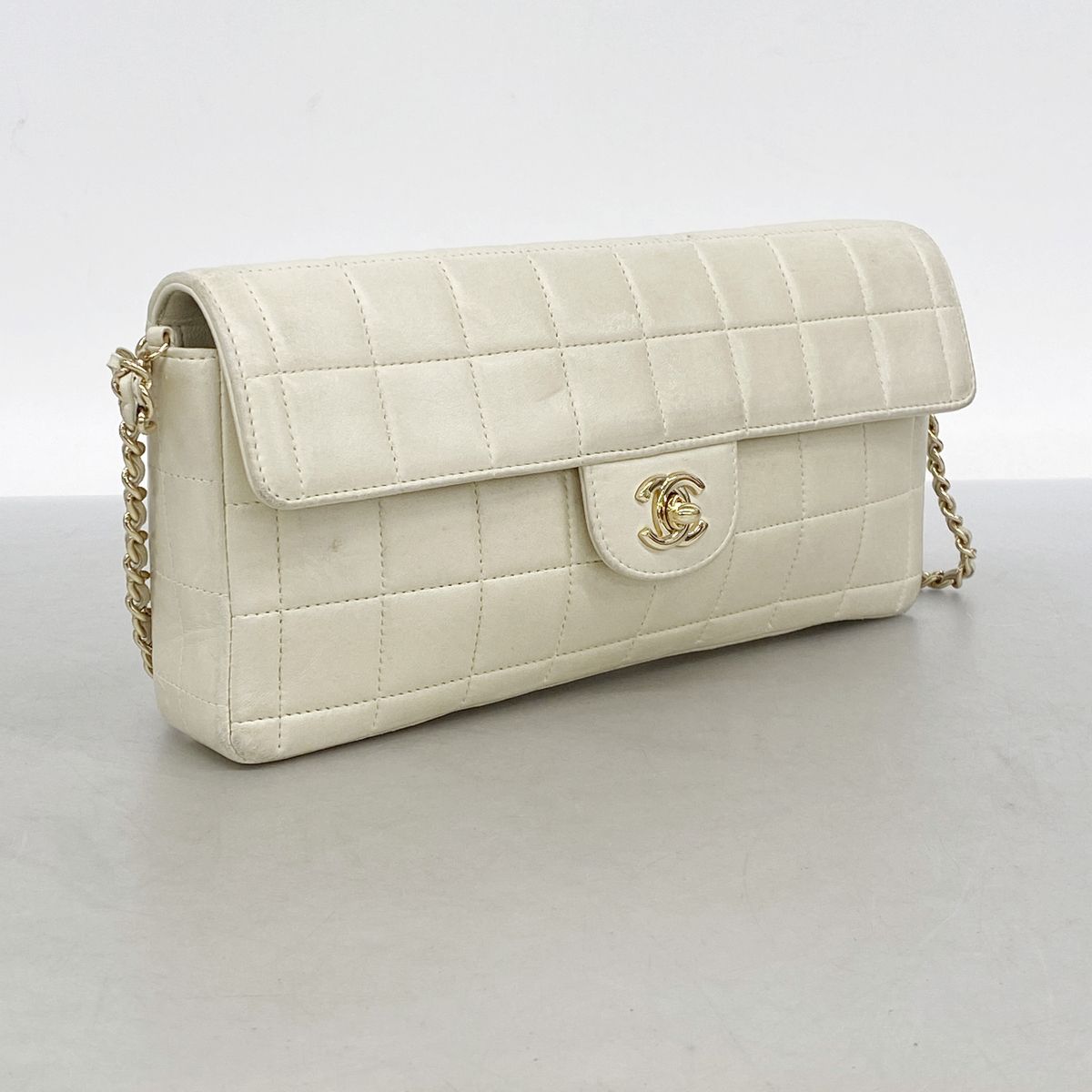 Chanel Shoulder Bag Choco Bar Lambskin Beige Gold — view 2
