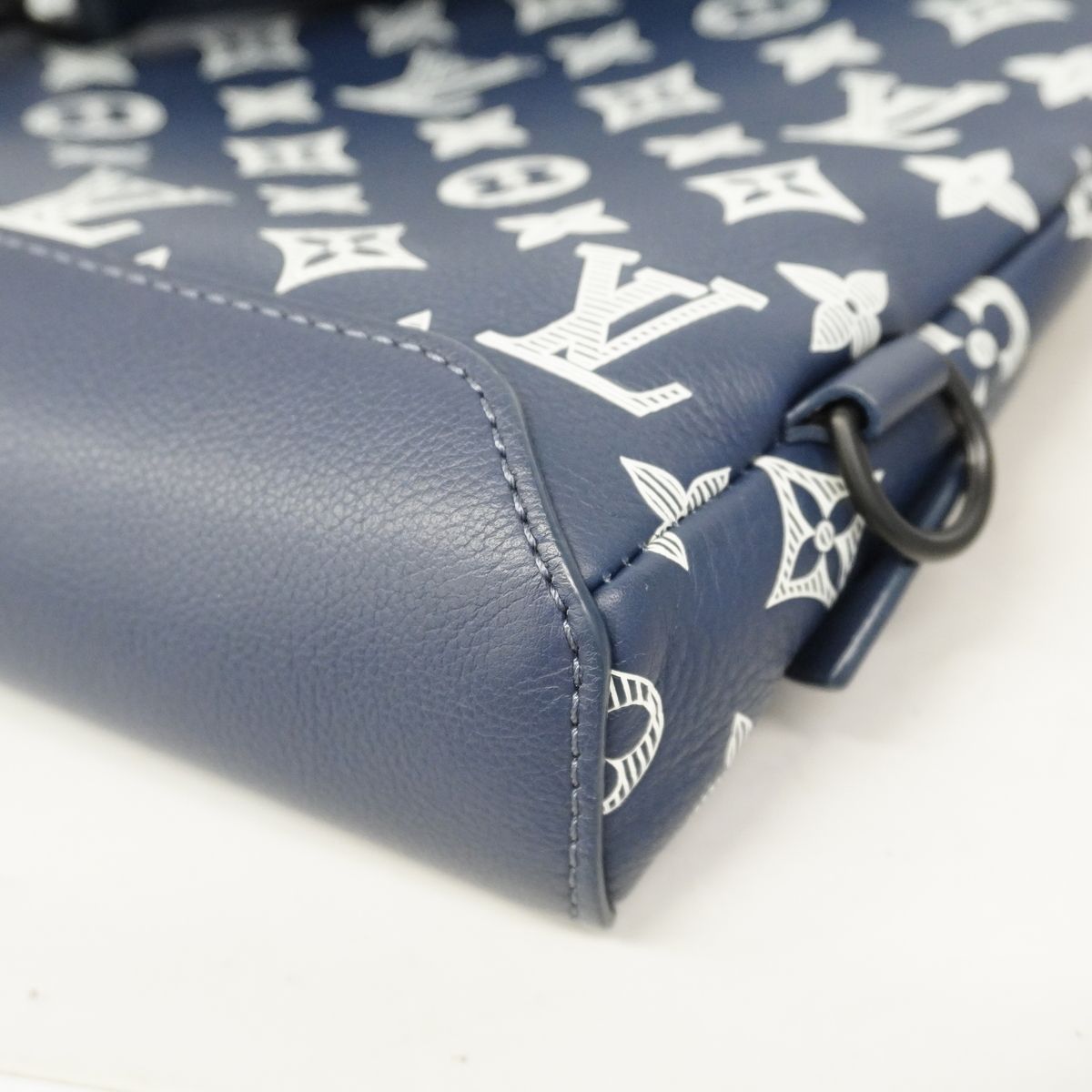 Louis Vuitton Belt Bag Monogram Shadow Duo White Ink Blue — view 6