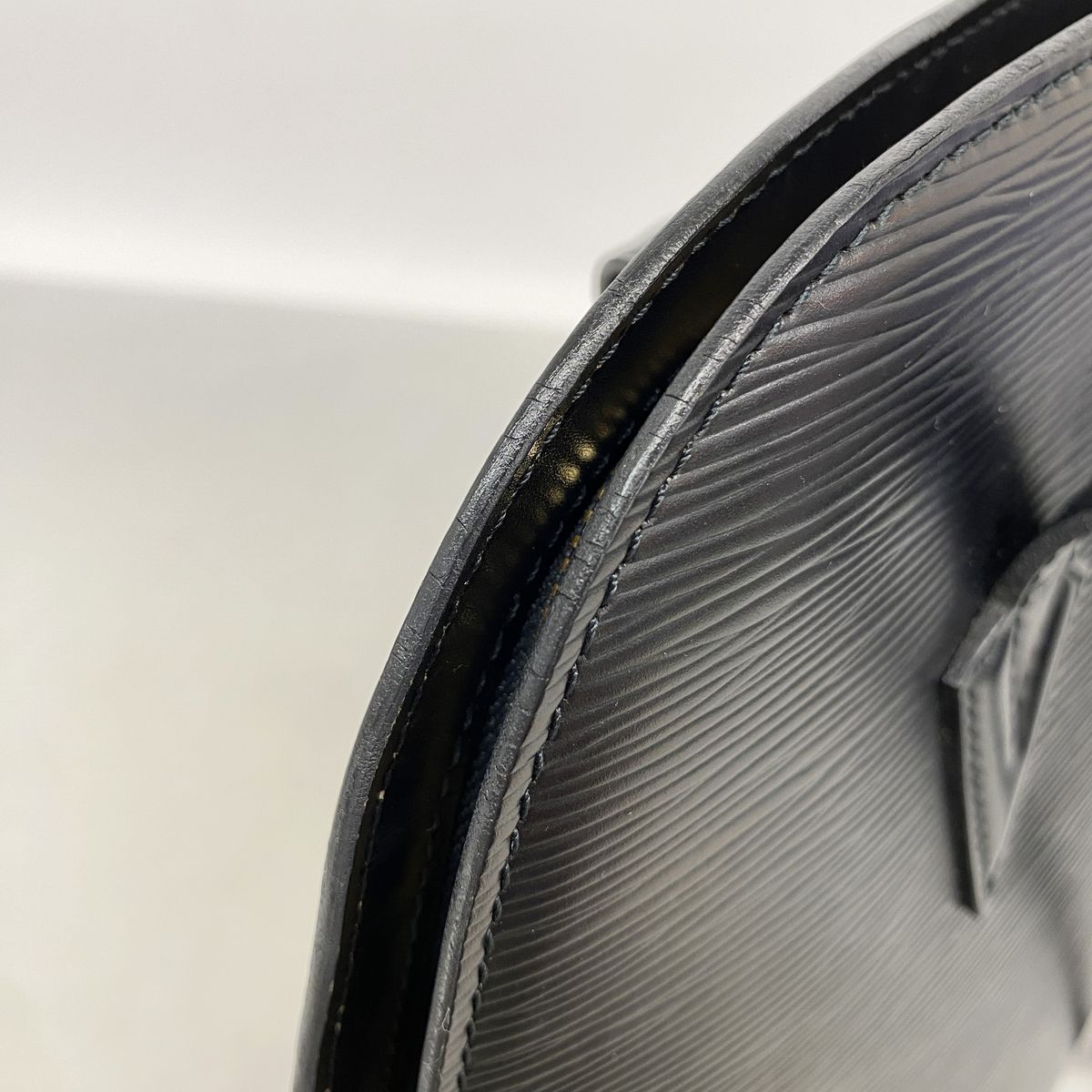 Louis Vuitton Shoulder Bag Epi Lussac Noir — view 7