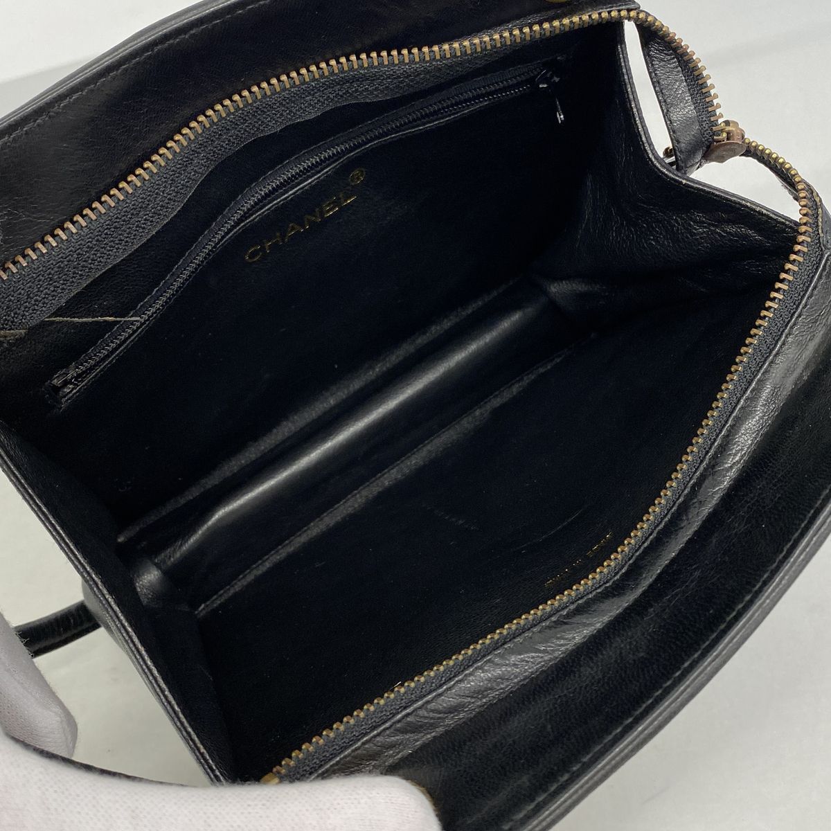 Chanel Shoulder Bag Stitch Lambskin Black Gold — view 4