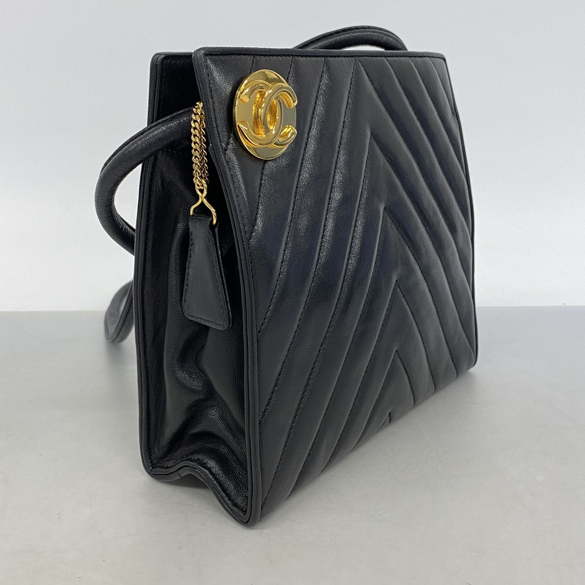 Chanel Shoulder Bag Stitch Lambskin Black Gold — view 2
