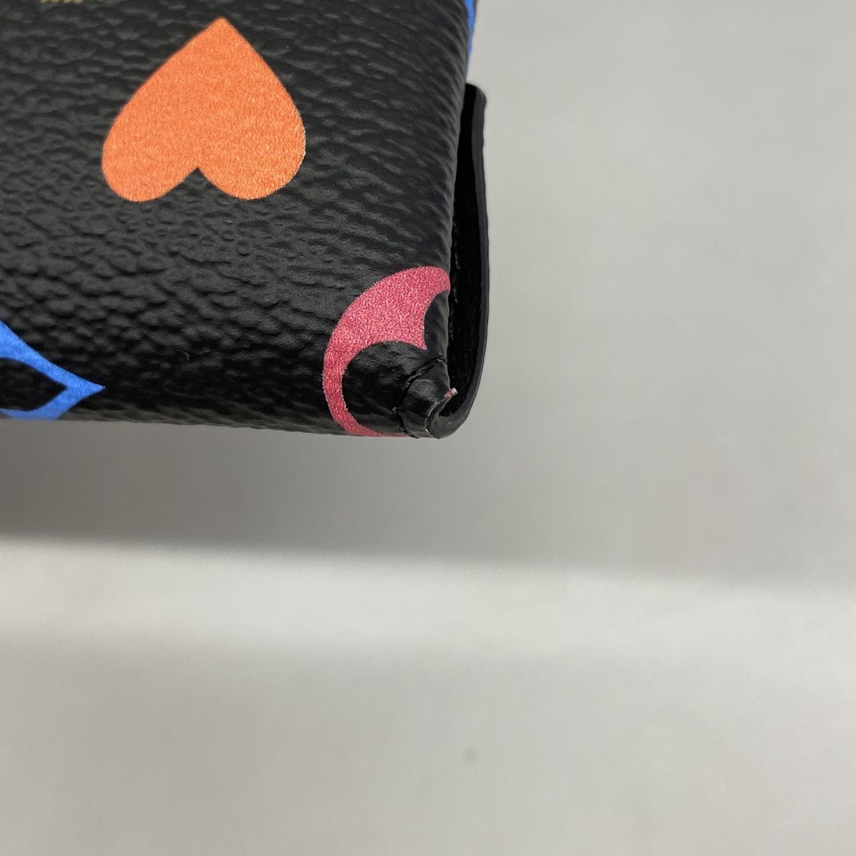 Louis Vuitton Pouch Monogram Game on Pochette Kirigami Black White — view 8