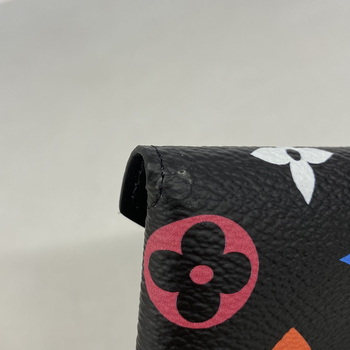 Louis Vuitton Pouch Monogram Game on Pochette Kirigami Black White — view 7