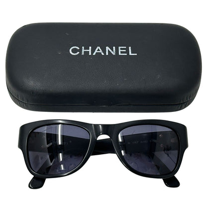 Chanel Sunglasses CC Logo Black Eyewear — view 8