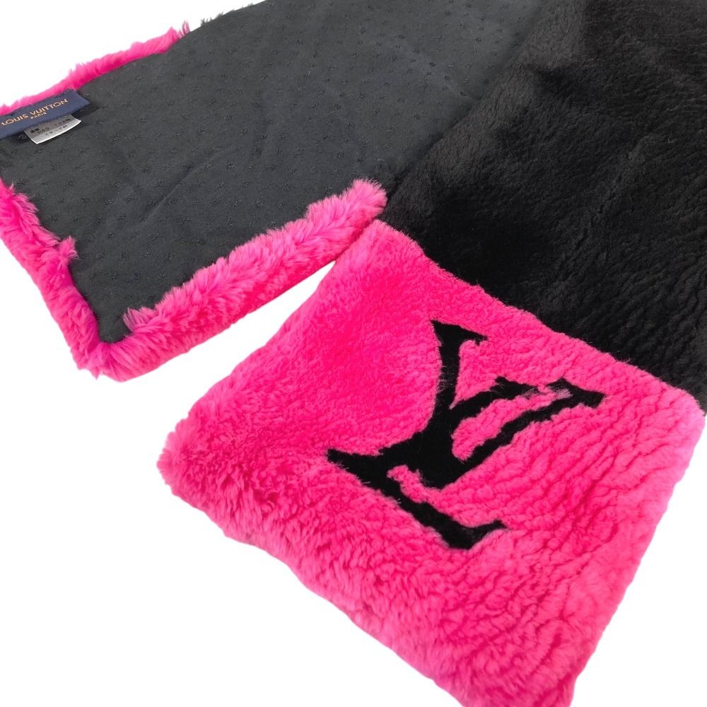 Louis Vuitton Scarf Echarpe LV in the City Silk Pink — view 3