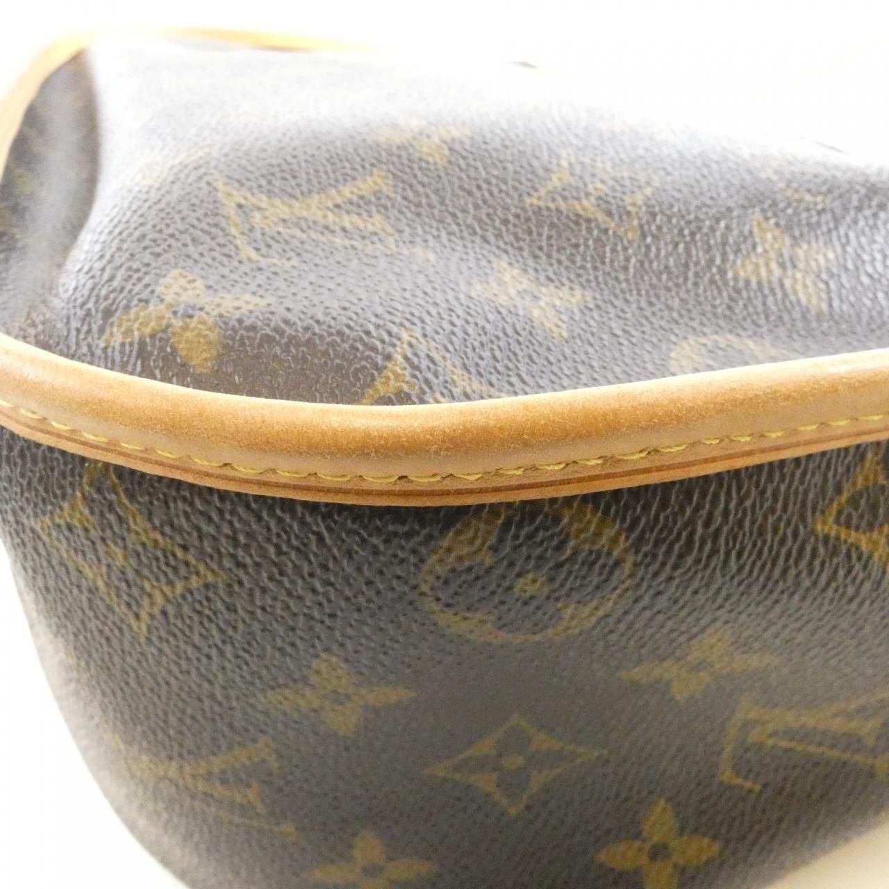 Louis Vuitton Monogram Menilmontan MM Shoulder Bag — view 3