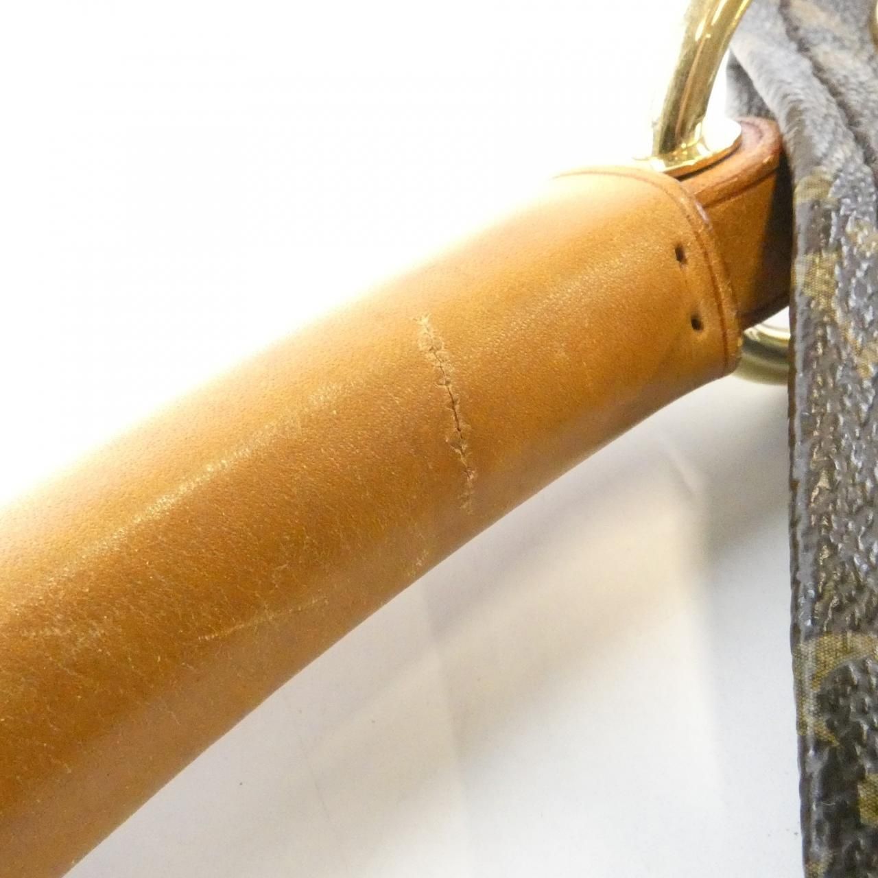 Louis Vuitton Monogram Artsy GM Shoulder Bag — view 5