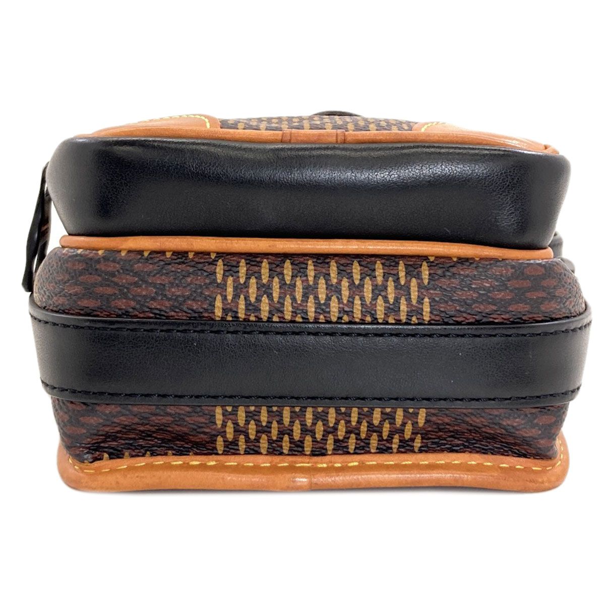 Louis Vuitton Amazon Messenger Collaboration Shoulder Bag Monogram Canvas — view 4