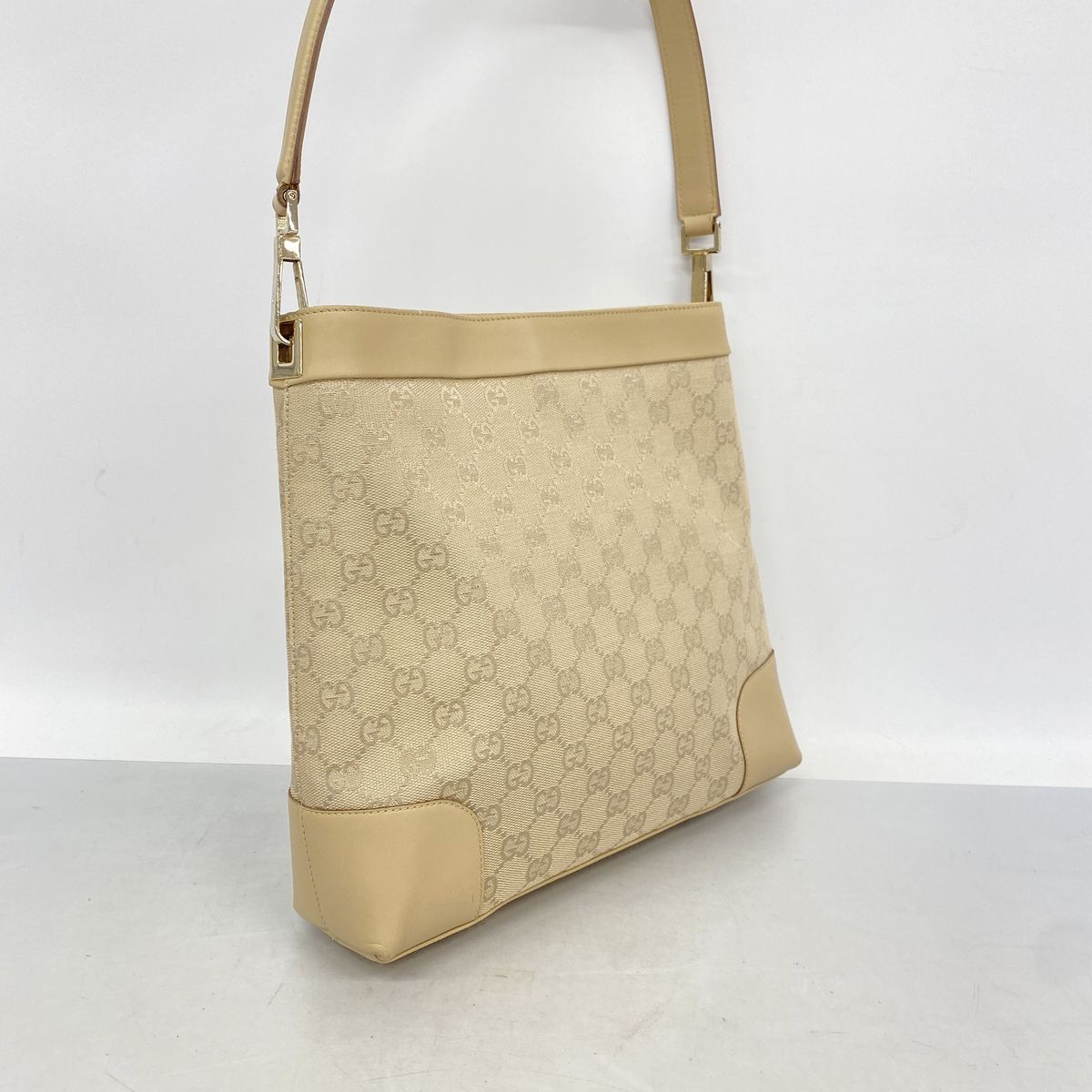 Gucci Shoulder Bag GG Canvas Beige Gold — view 2