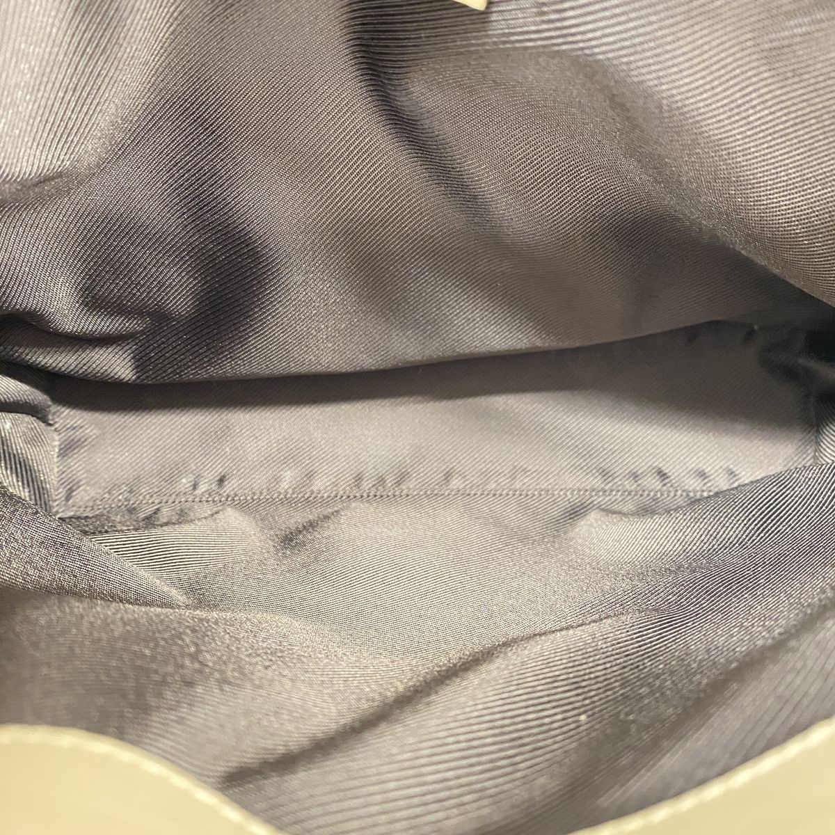 Gucci Shoulder Bag GG Canvas Beige Gold — view 4