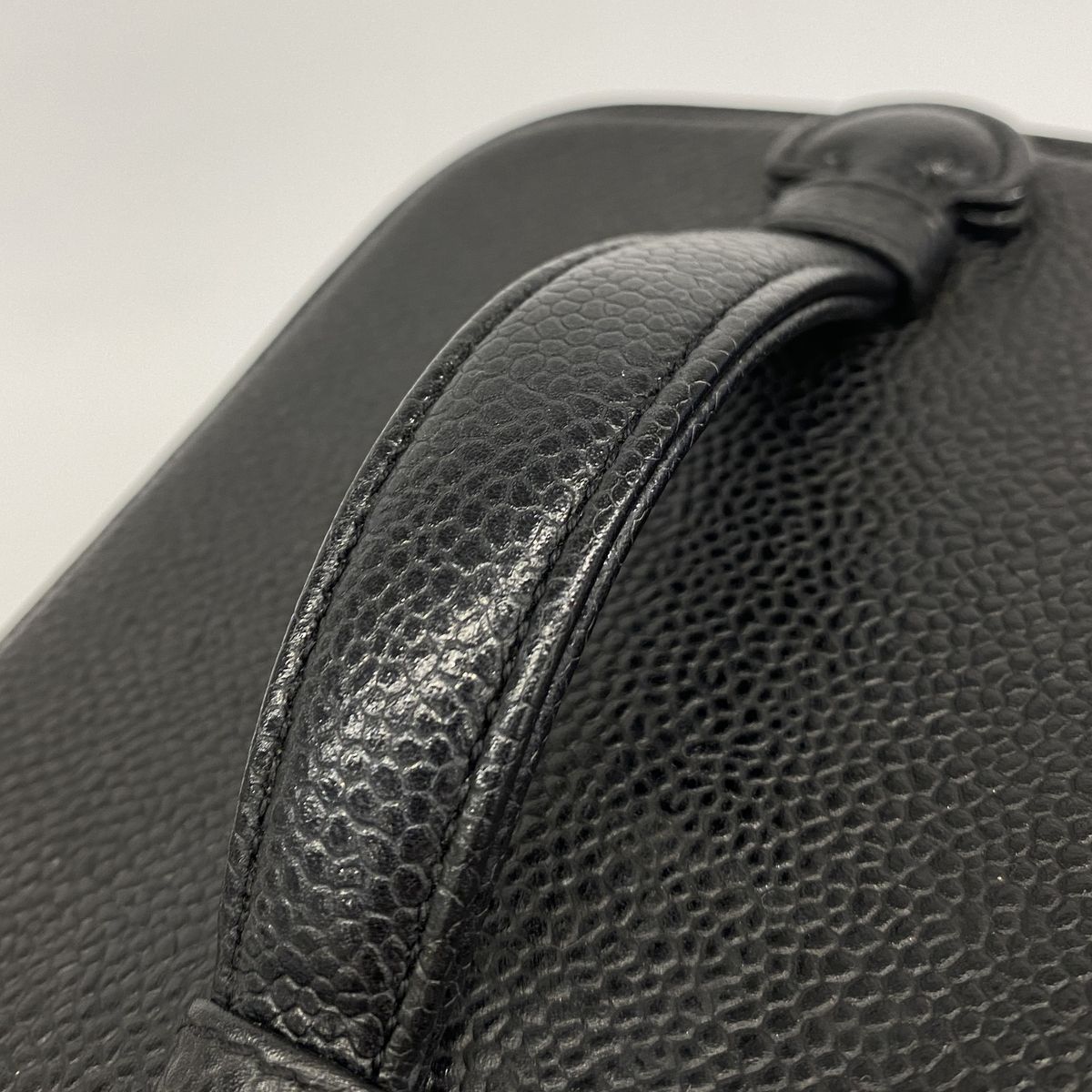 Chanel Vanity Bag Caviar Leather Black Gold — view 7