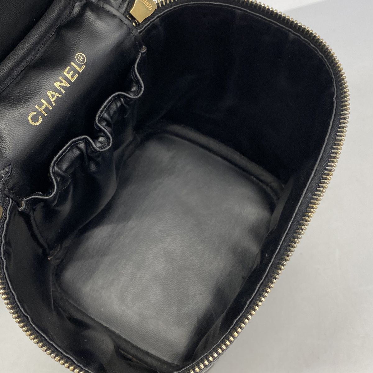 Chanel Vanity Bag Caviar Leather Black Gold — view 4