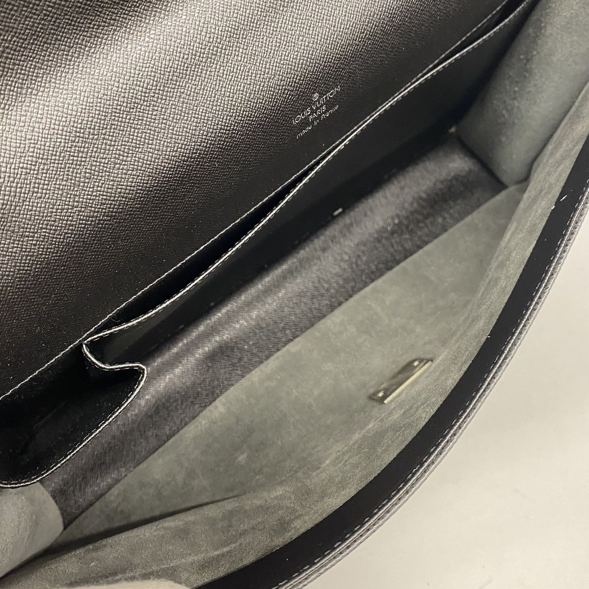 Louis Vuitton Business Bag Taiga Porto Documenta Angara Ardoise — view 4