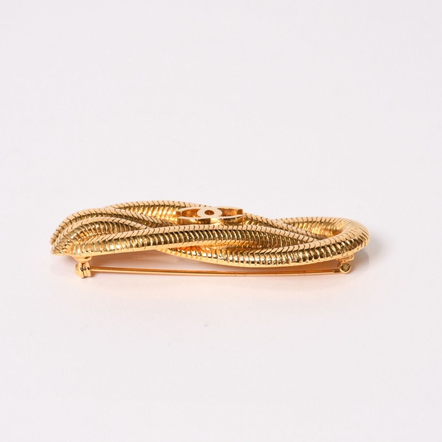 Chanel CC Logo Brooch 97 Metal Gold Rope Motif — view 4