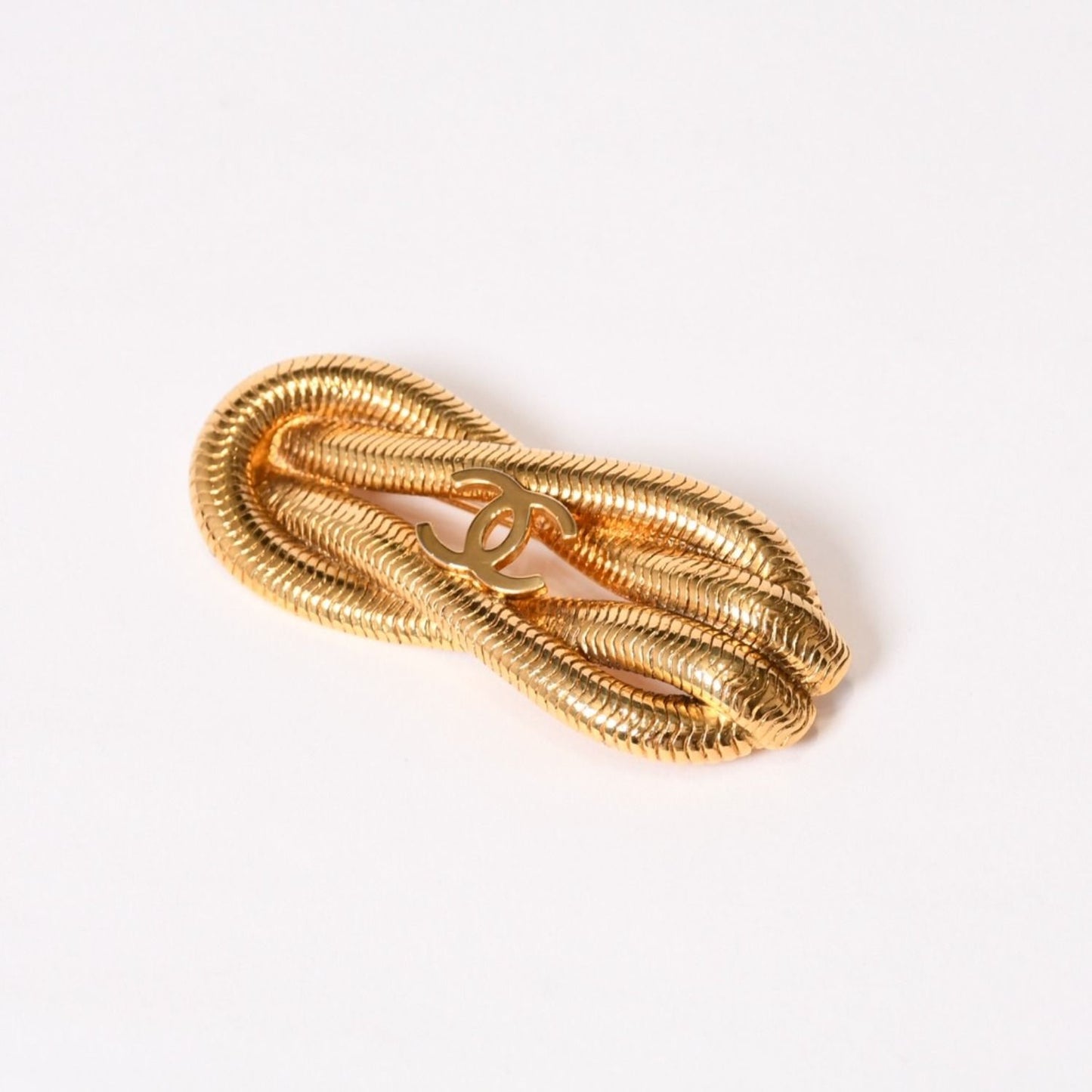 Chanel CC Logo Brooch 97 Metal Gold Rope Motif — view 5