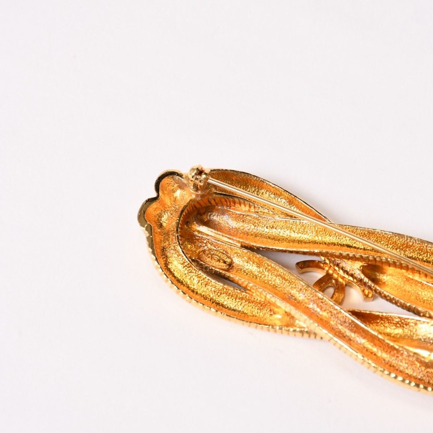 Chanel CC Logo Brooch 97 Metal Gold Rope Motif — view 6