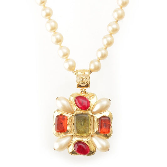 Chanel 97A Vintage Gripoix Pearl Necklace Gold
