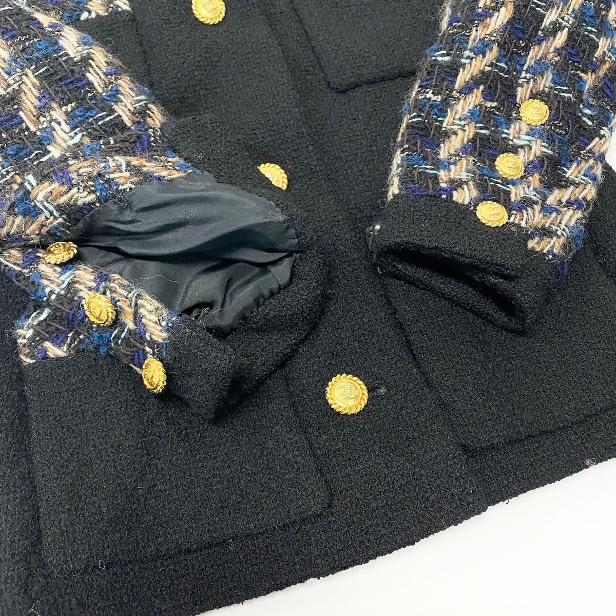 Chanel 90S C Vintage Tweed Skirt Jacket & Set CC Logo Gold Button — view 7