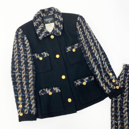 Chanel 90S C Vintage Tweed Skirt Jacket & Set CC Logo Gold Button — view 3
