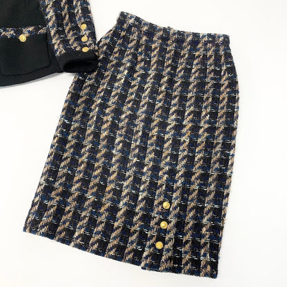 Chanel 90S C Vintage Tweed Skirt Jacket & Set CC Logo Gold Button — view 4