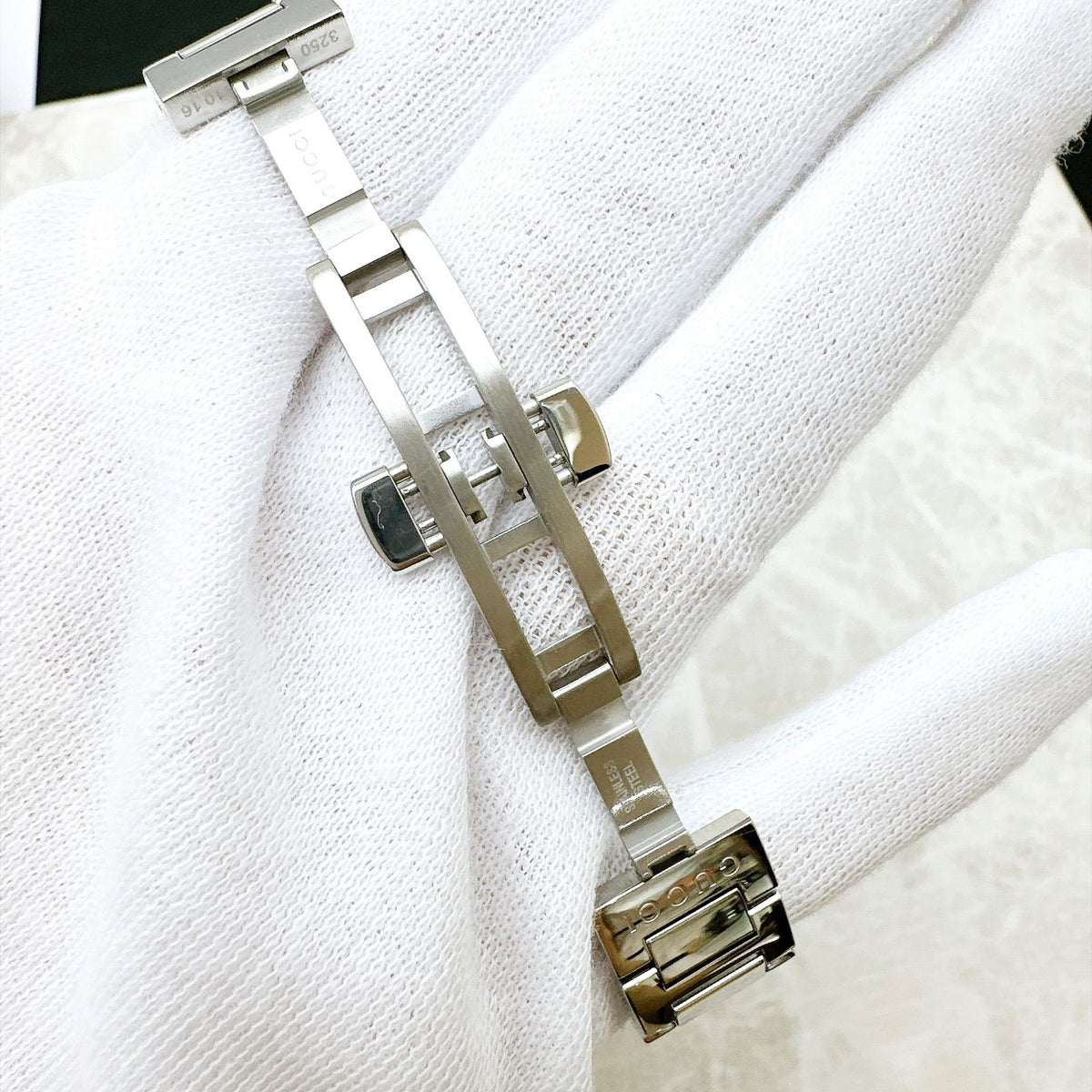 Gucci 142.5 Watch Diamond Quartz Stainless Steel 17 — view 8