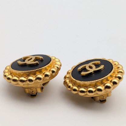 Chanel 95A Earrings CC Logo Gold Black Vintage — view 2