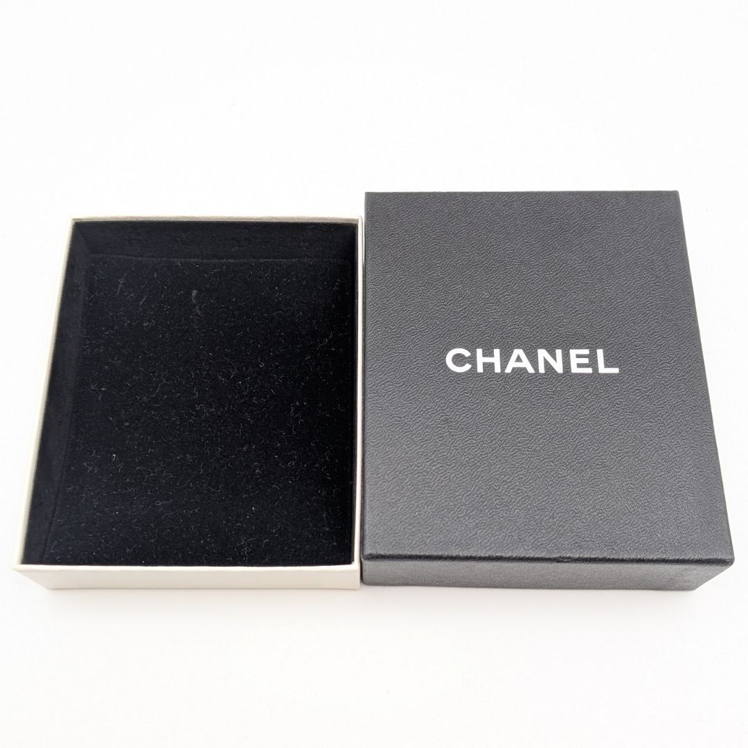 Chanel 95A Earrings CC Logo Gold Black Vintage — view 8