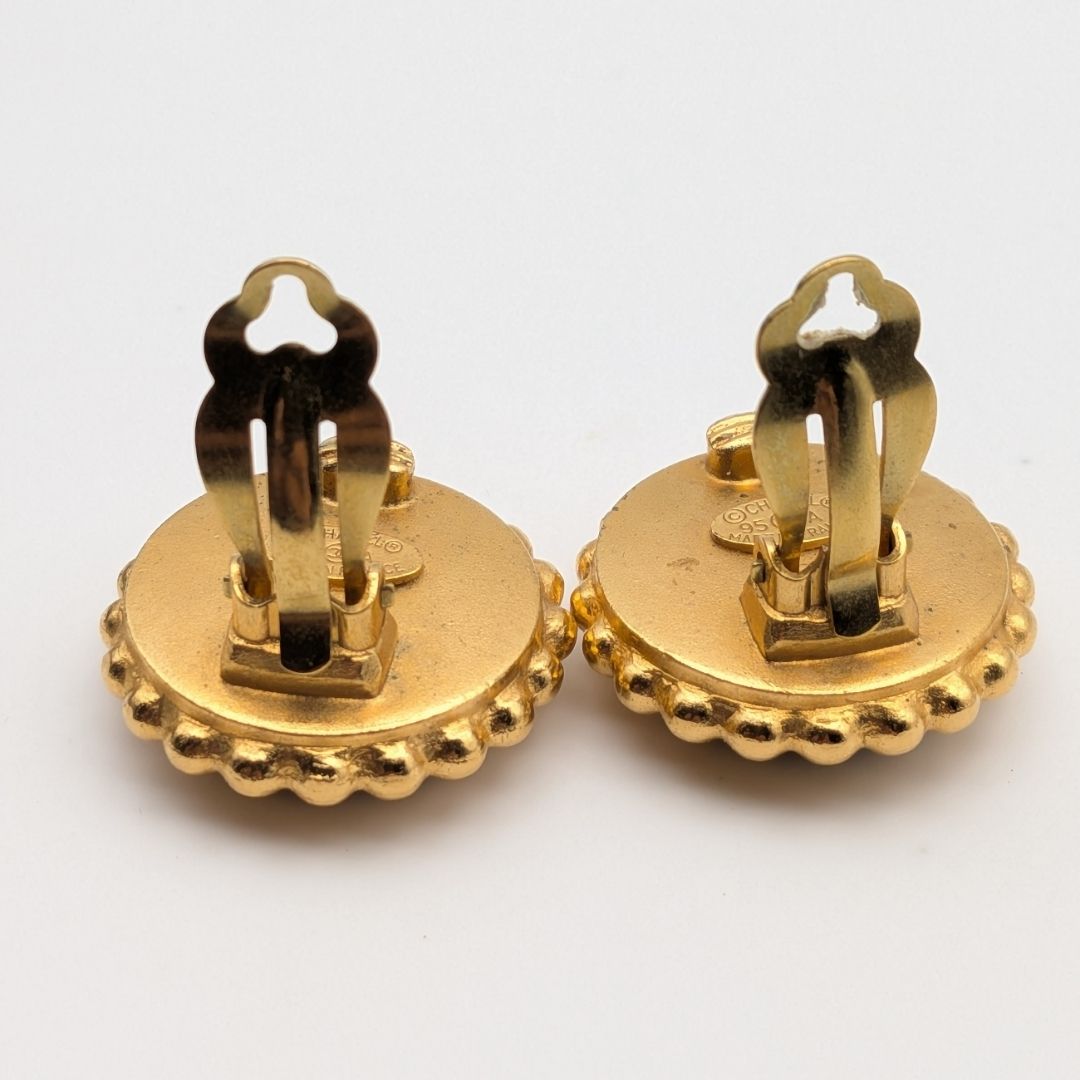 Chanel 95A Earrings CC Logo Gold Black Vintage — view 5