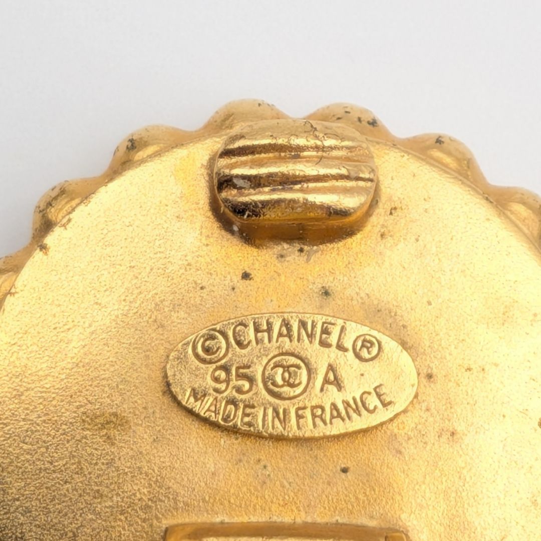 Chanel 95A Earrings CC Logo Gold Black Vintage — view 7