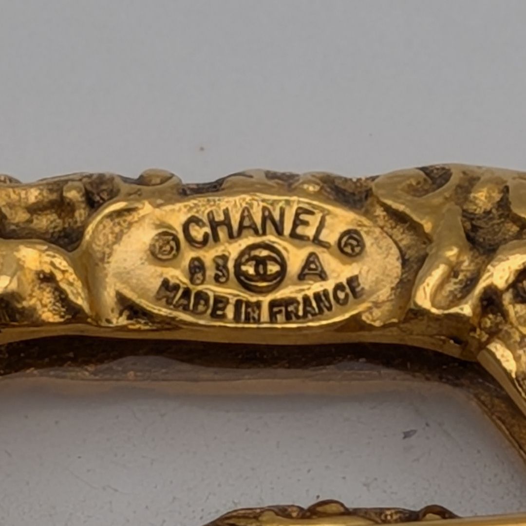 Chanel Brooch CC Logo Lava Gold Clear Vintage — view 7