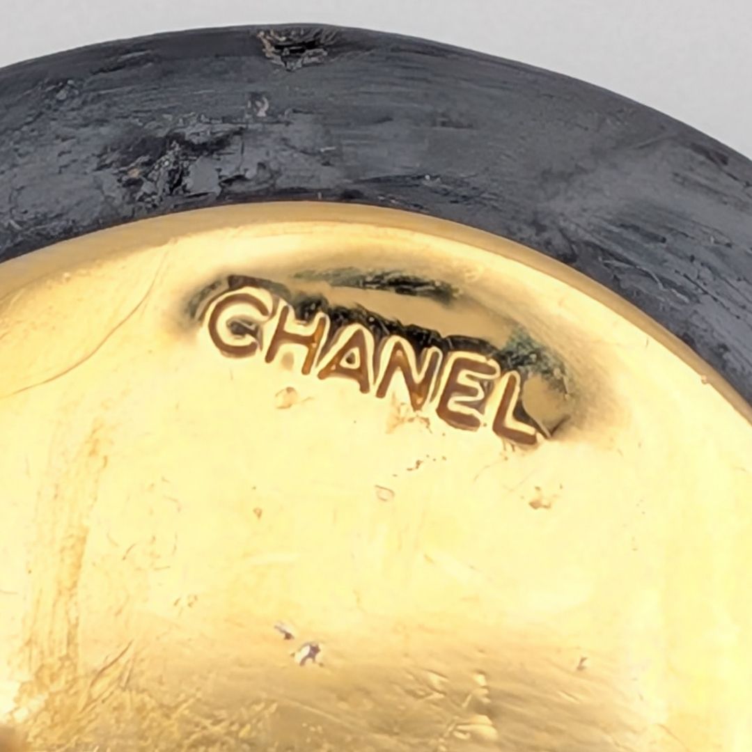 Chanel Earrings CC Logo Quilted Gold Black Round First Era Vintage — view 7