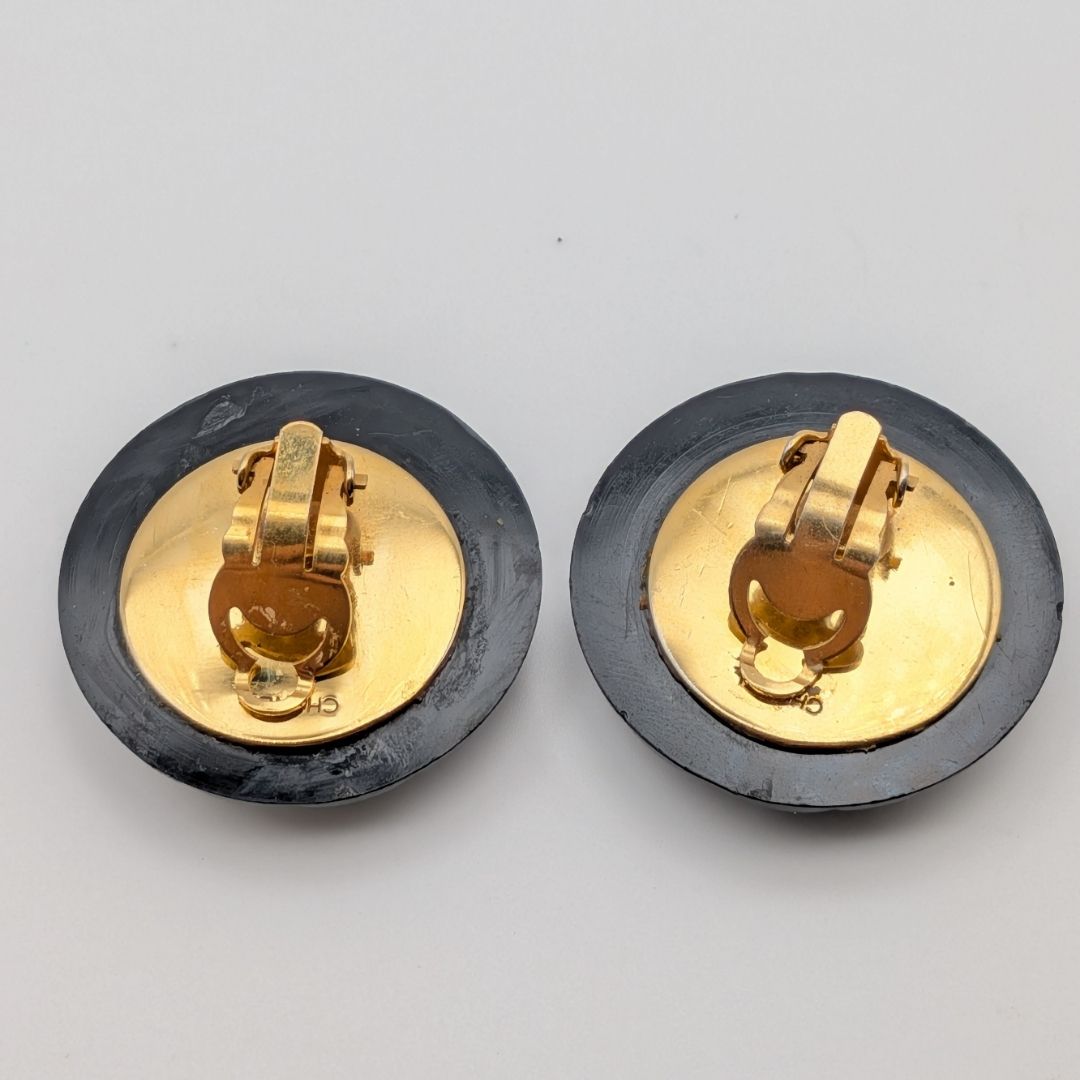 Chanel Earrings CC Logo Quilted Gold Black Round First Era Vintage — view 4