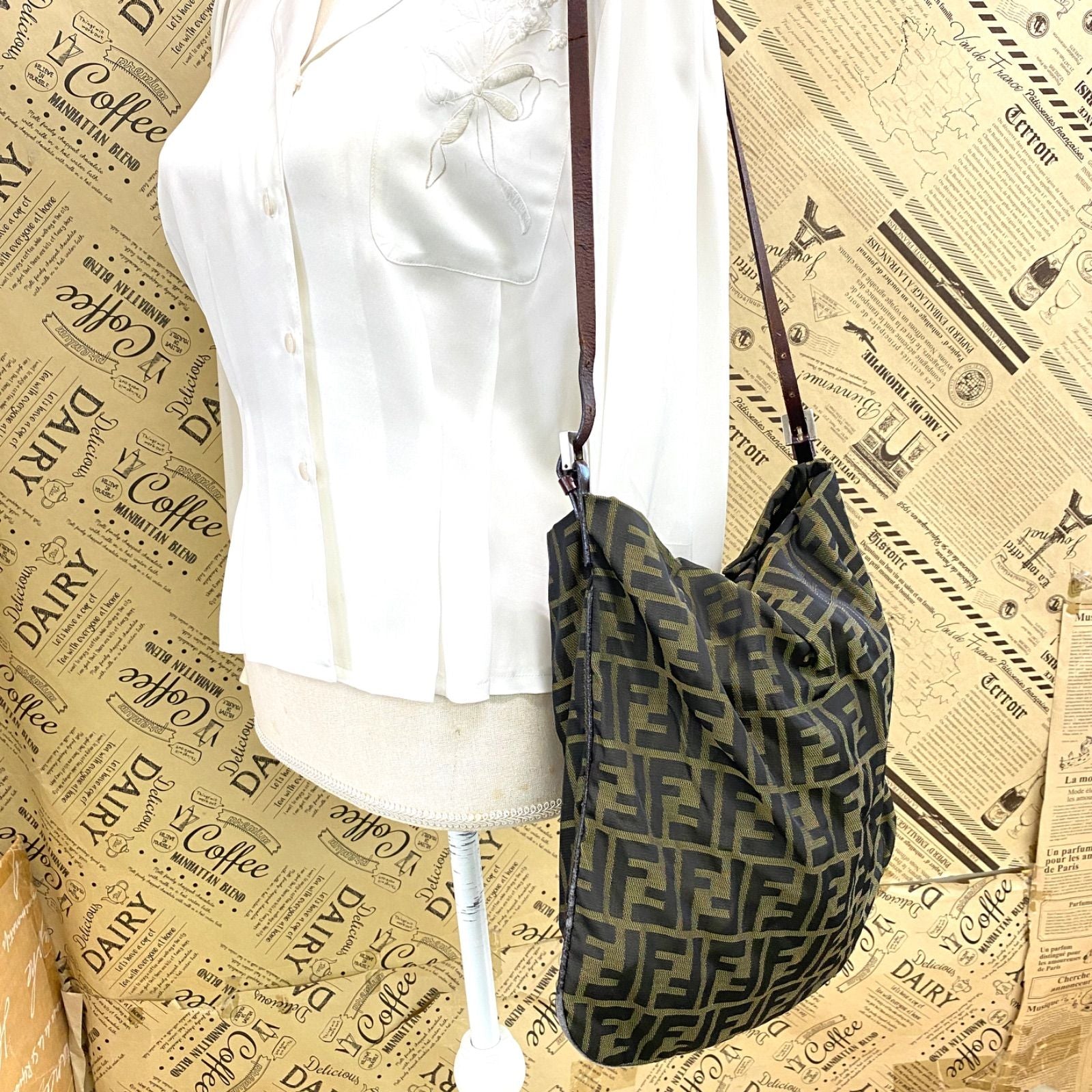 Fendi Tote Zucca Pattern Large Shoulder Bag Brown — view 3