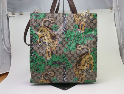 Gucci GG Supreme Bengal 2-Way Tote Bag — view 2