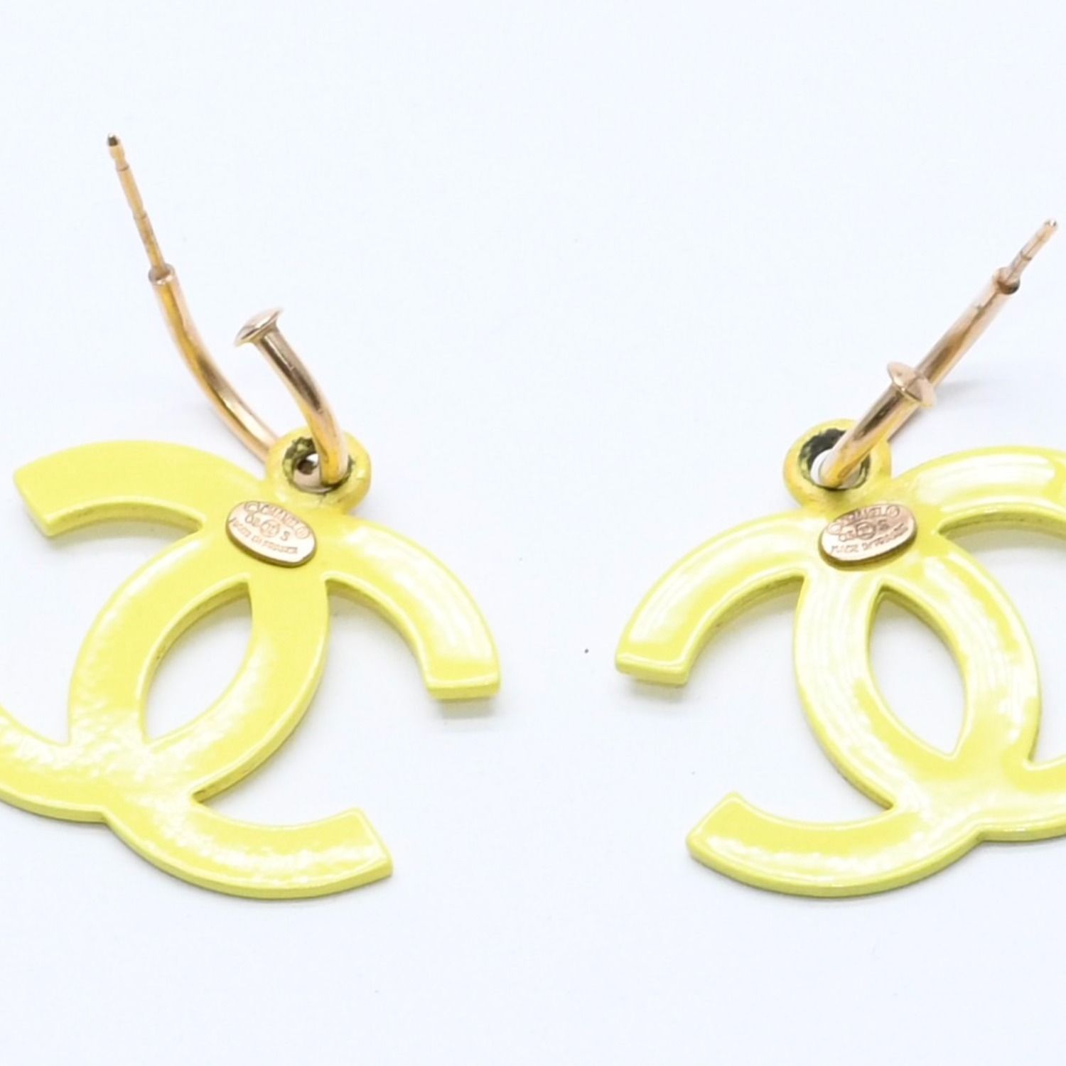 Chanel CC Logo Hoop Earrings 03 Metal Gold Plated Yellow — view 6