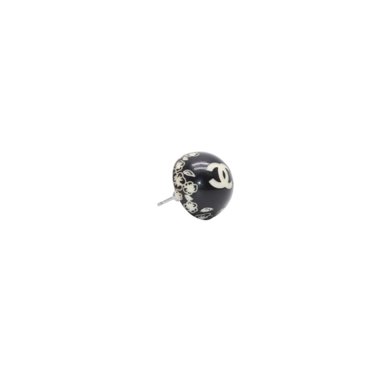 Chanel Earrings CC Logo Button &camellia Black 06c CC&camellia Silver — view 3