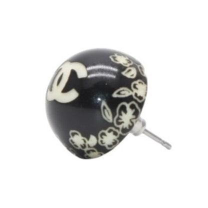 Chanel Earrings CC Logo Button &camellia Black 06c CC&camellia Silver — view 2