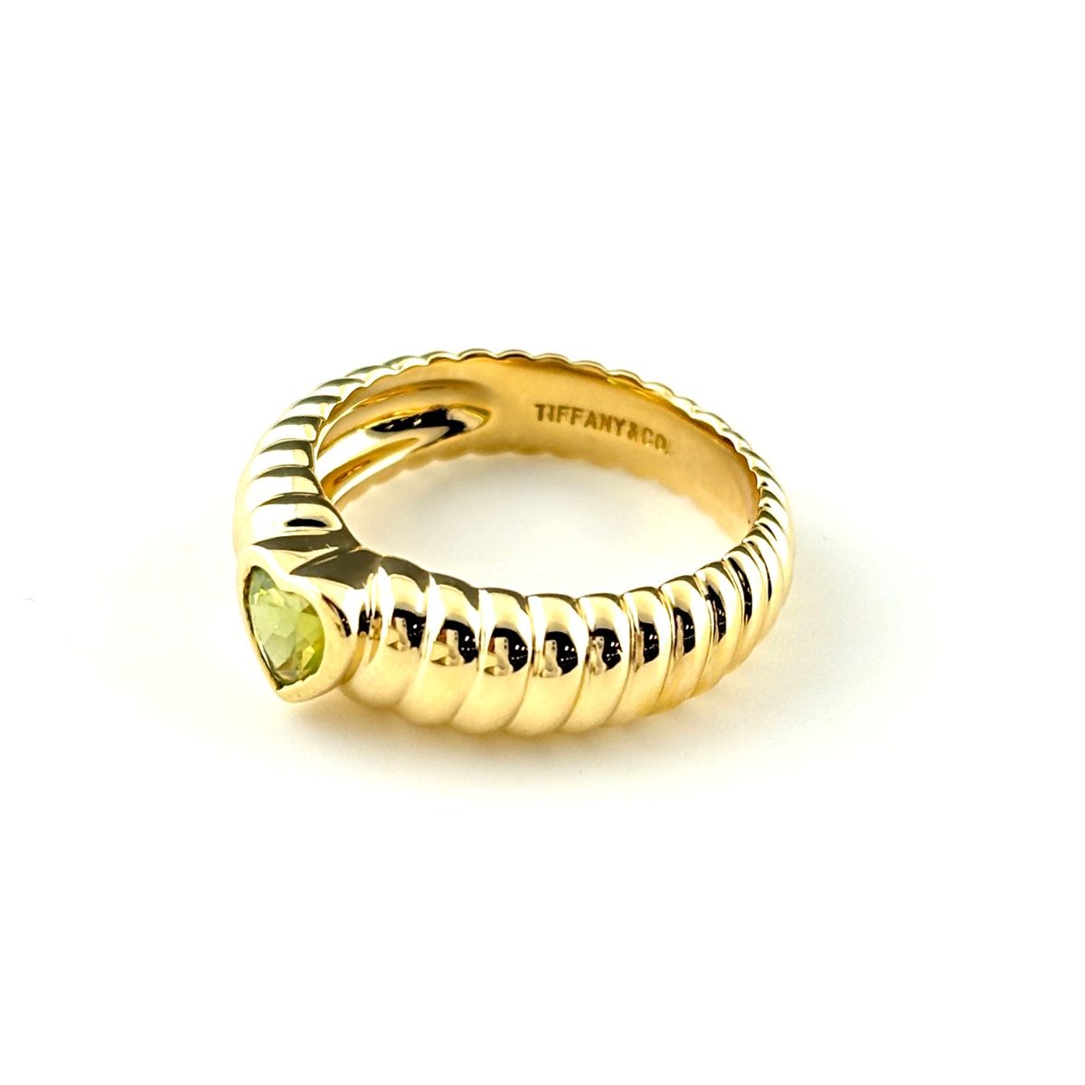 Tiffany & Co Ribbed Friendship YG Yellow Gold Ring Peridot — view 3