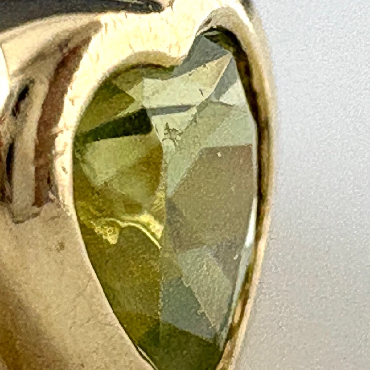 Tiffany & Co Ribbed Friendship YG Yellow Gold Ring Peridot — view 5
