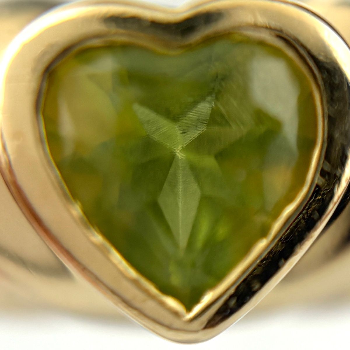 Tiffany & Co Ribbed Friendship YG Yellow Gold Ring Peridot — view 2