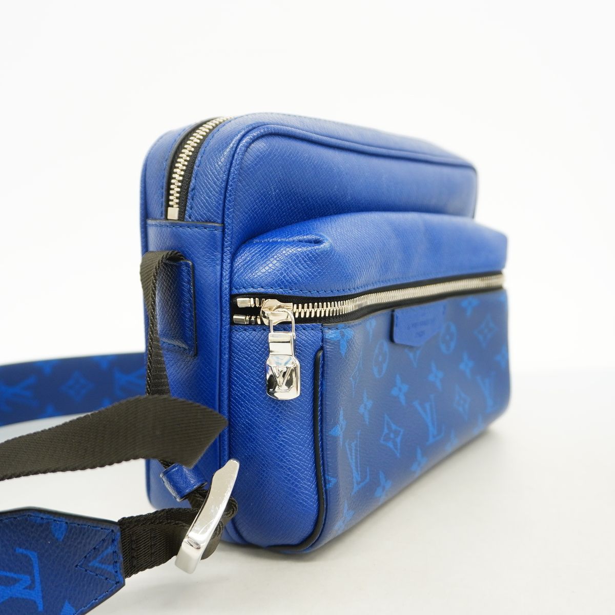 Louis Vuitton Shoulder Bag Taigarama Outdoor Messenger PM Cobalt — view 2