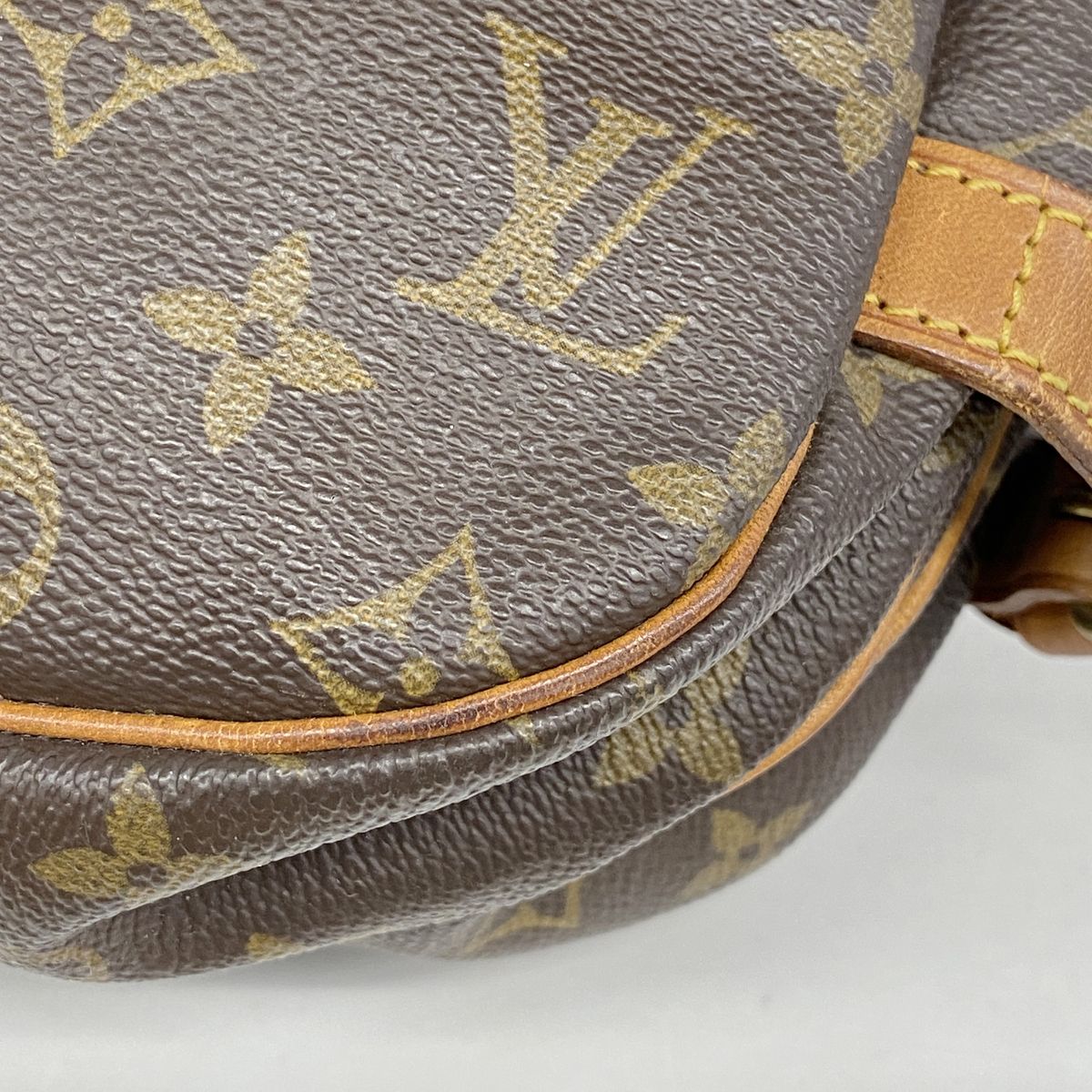 Louis Vuitton Shoulder Bag Monogram Saumur 30 Brown — view 6