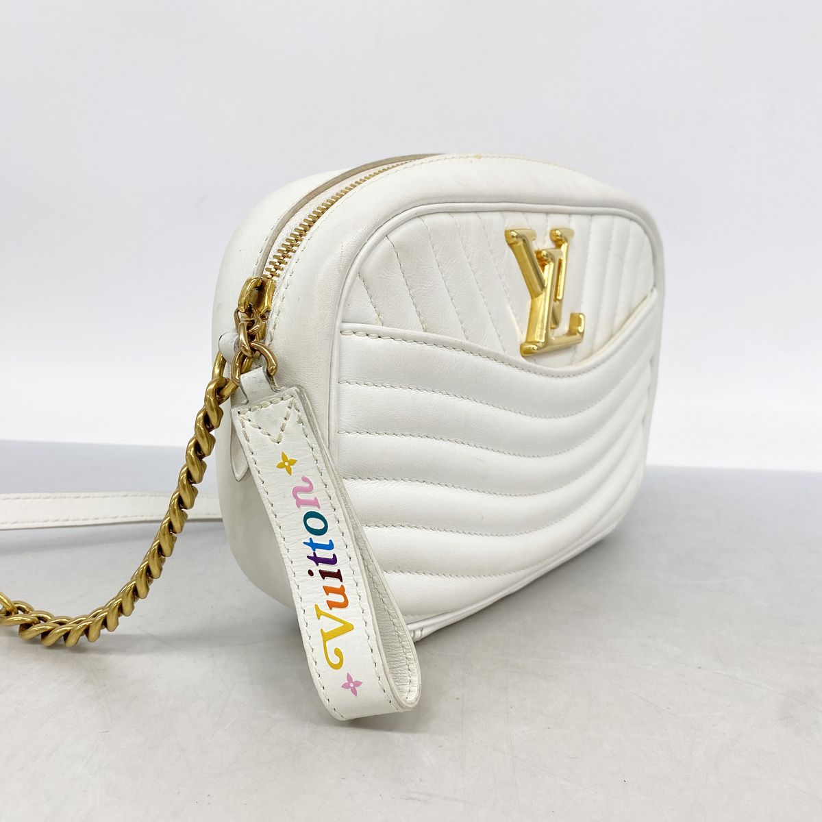 Louis Vuitton Shoulder Bag New Wave New Camera Bag Snow — view 2