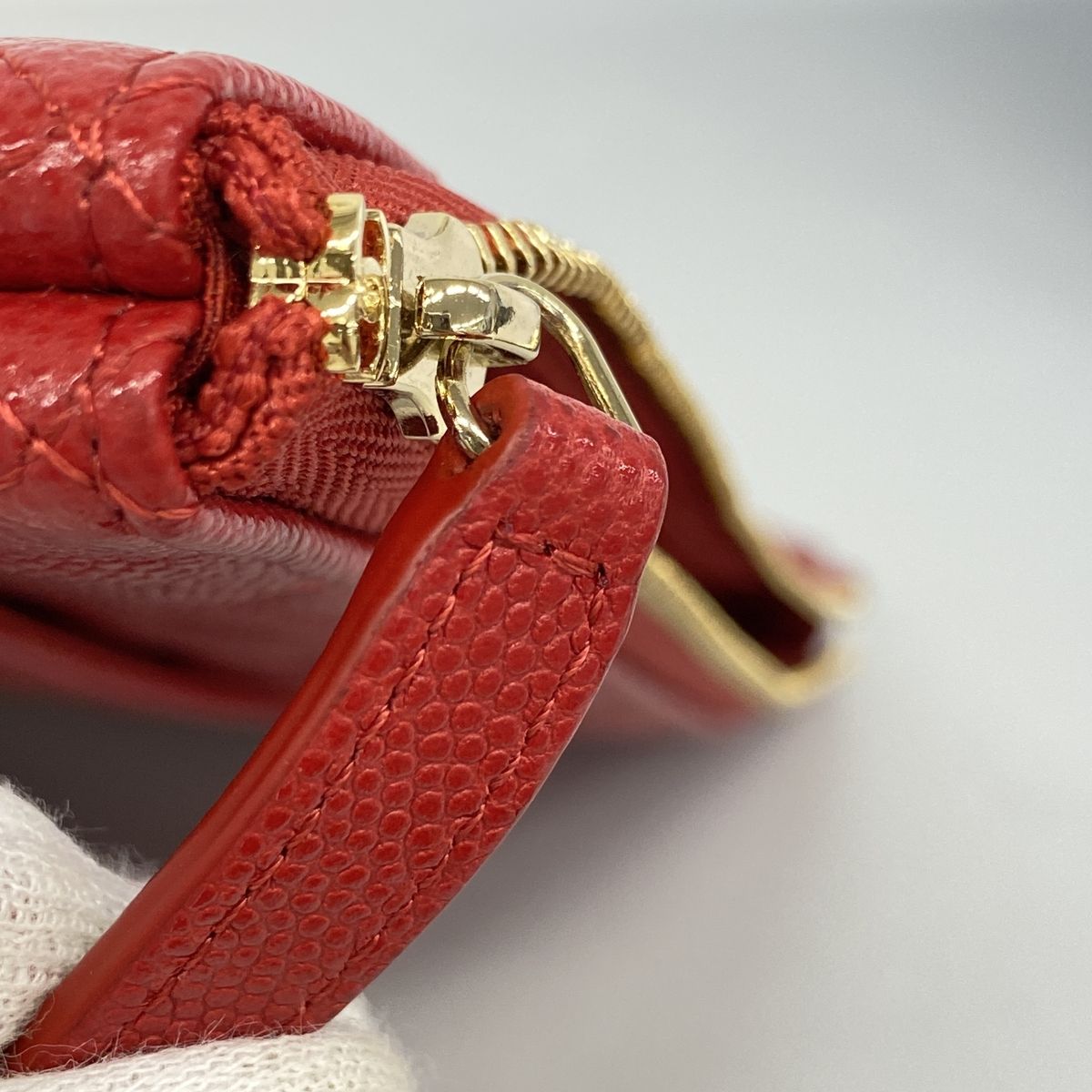 Chanel Clutch Quilted Caviar Leather Red Gold — view 6